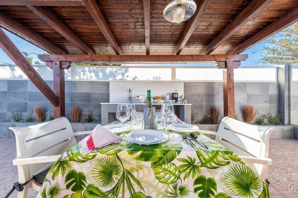 Bungalows Los Arcos 77 San Bartolomé 外观 照片