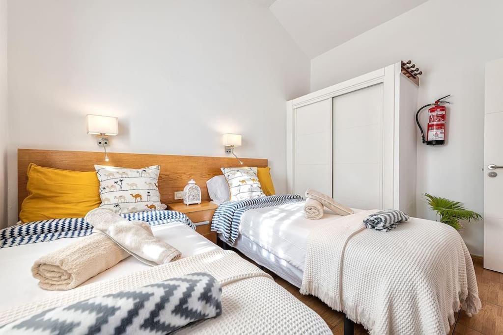 Bungalows Los Arcos 77 San Bartolomé 外观 照片